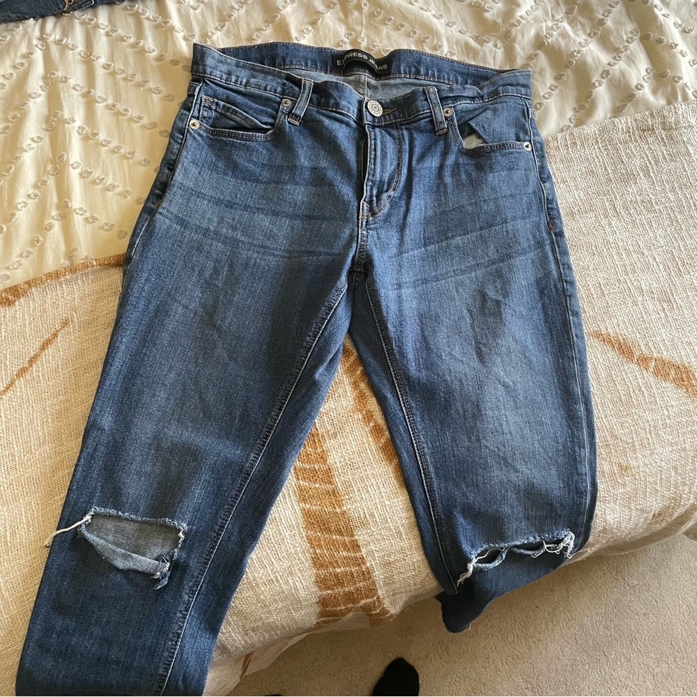 Express Girlfriend Jeans Denim size 8 Distressed Ripped Knee Released Hem